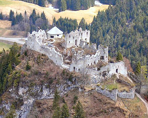 Ansicht von Burg Ehrenberg/Reutte vom Schlosskopf aus