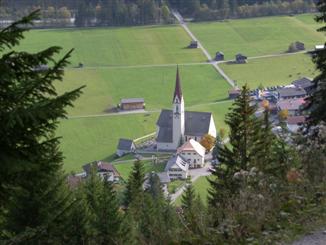 Ansicht von Elbigenalp mit Kirche