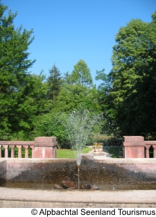 Nympheum im Park von Schloss Matzen